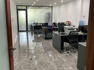 CẦN SANG VĂN PHÒNG CÔNG TY - ĐƯỜNG HOÀNG SA, QUẬN 1