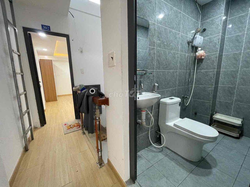 2PN 1WC ngay trung tâm Q1. kế Cinestar Quốc Thanh