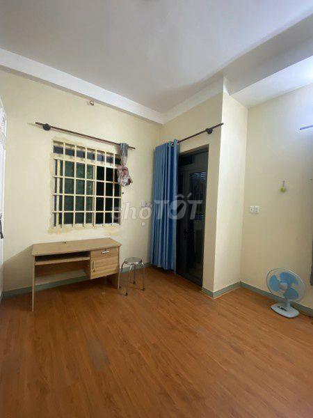 Phòng lạc long quân ngay công viên Đầm sen,0 chung chủ,giờ tự do