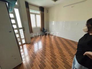Phòng lạc long quân ngay công viên Đầm sen,0 chung chủ,giờ tự do