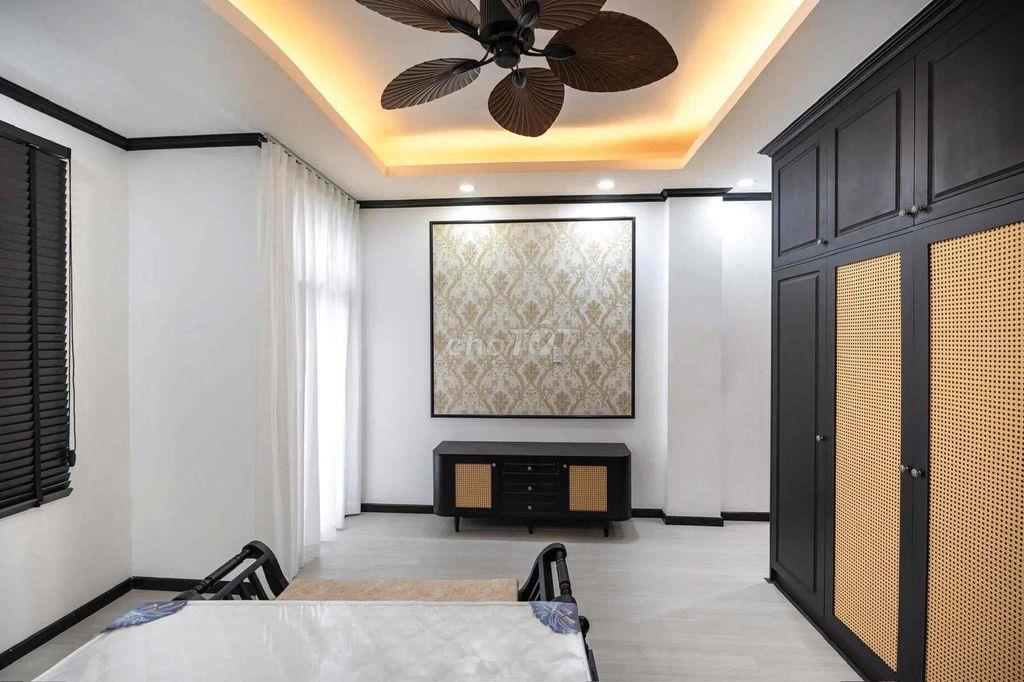 Cho thuê căn hộ 1 phòng ngủ có ban công lớn thoáng mát Q3