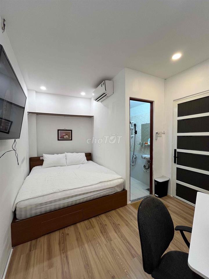 Cho thuê phòng mặt tiền số 6 Hồ Hảo Hớn, Q1