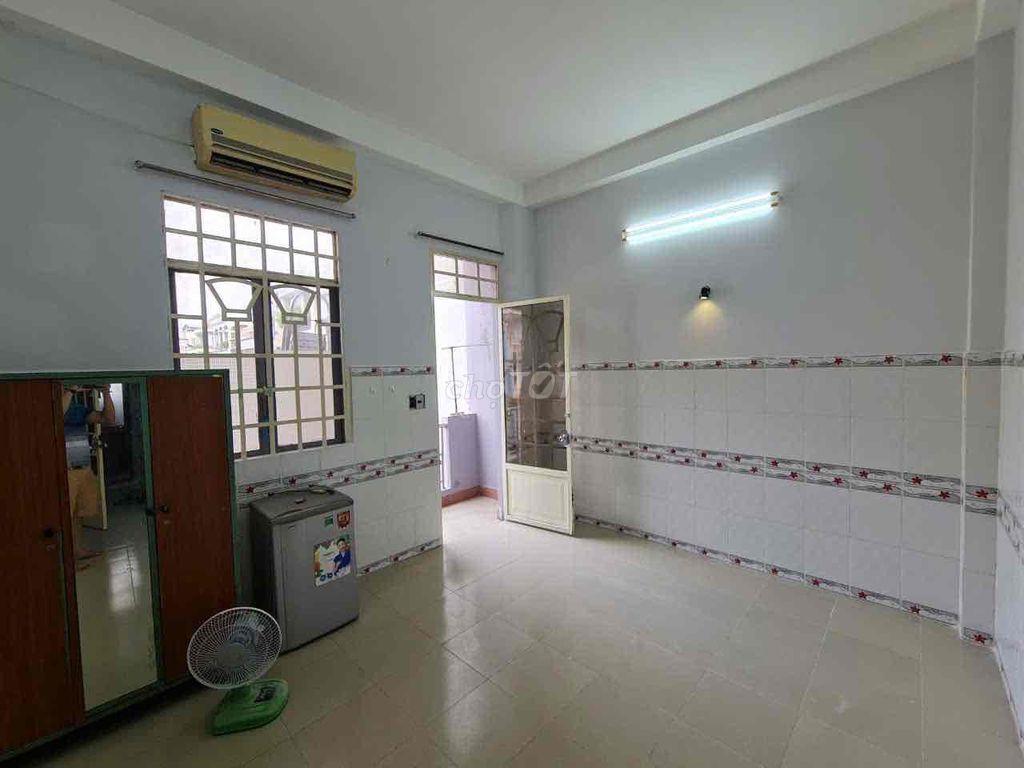 STUDIO - BAN CÔNG GIÁ ĐẦU 5.XXX NGAY TRUNG TÂM Q10