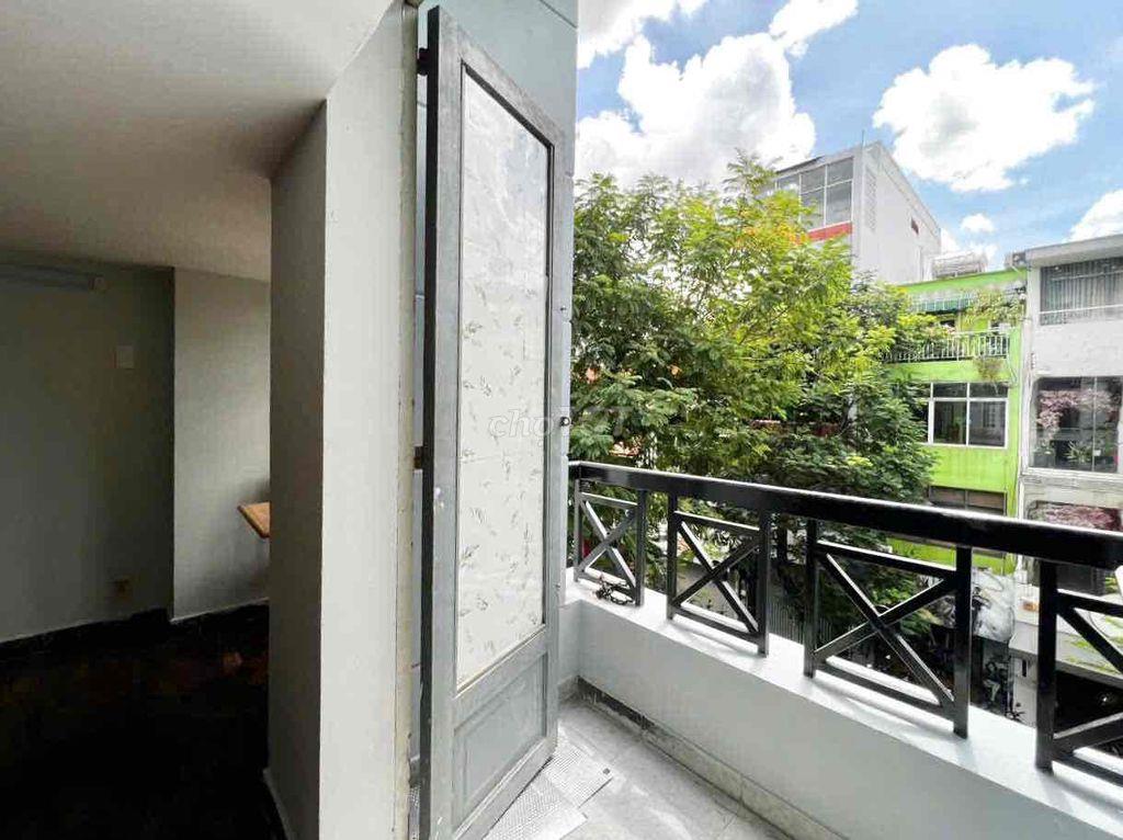 DUPLEX Ở ĐƯỢC 4 NGƯỜI NGAY TRUNG TÂM Q3