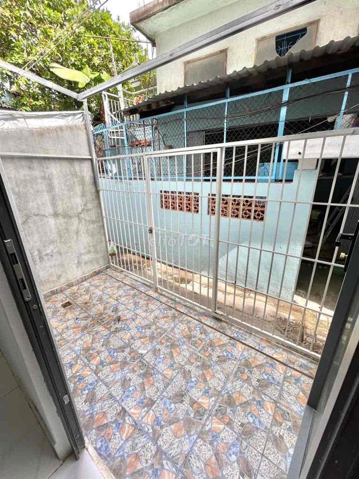 STUDIO BAN CÔNG CHƯA TỚI 6TR NGAY TRUNG TÂM Q10