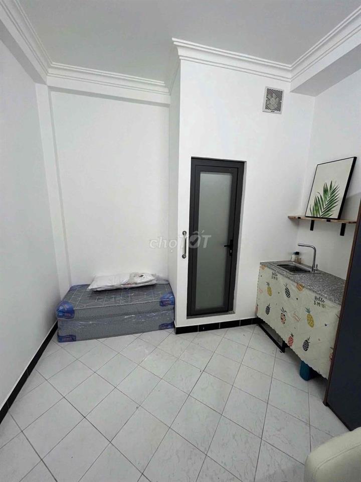 STUDIO ĐI BỘ QUA UEH CƠ SỞ B