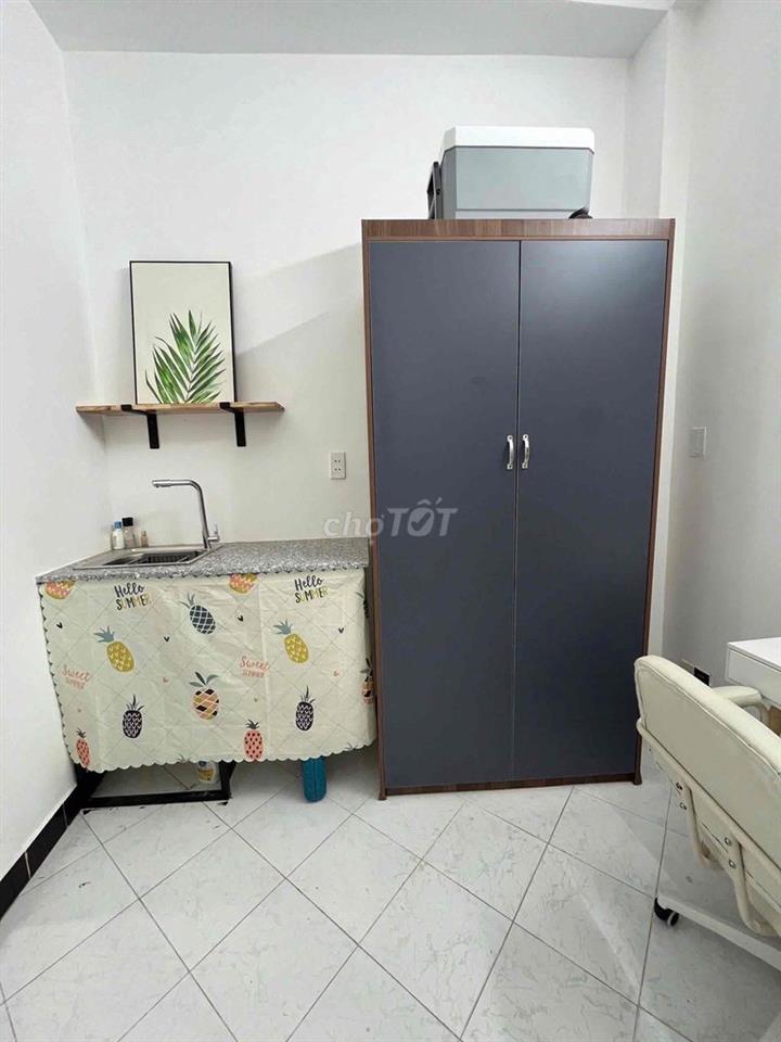 STUDIO ĐI BỘ QUA UEH CƠ SỞ B