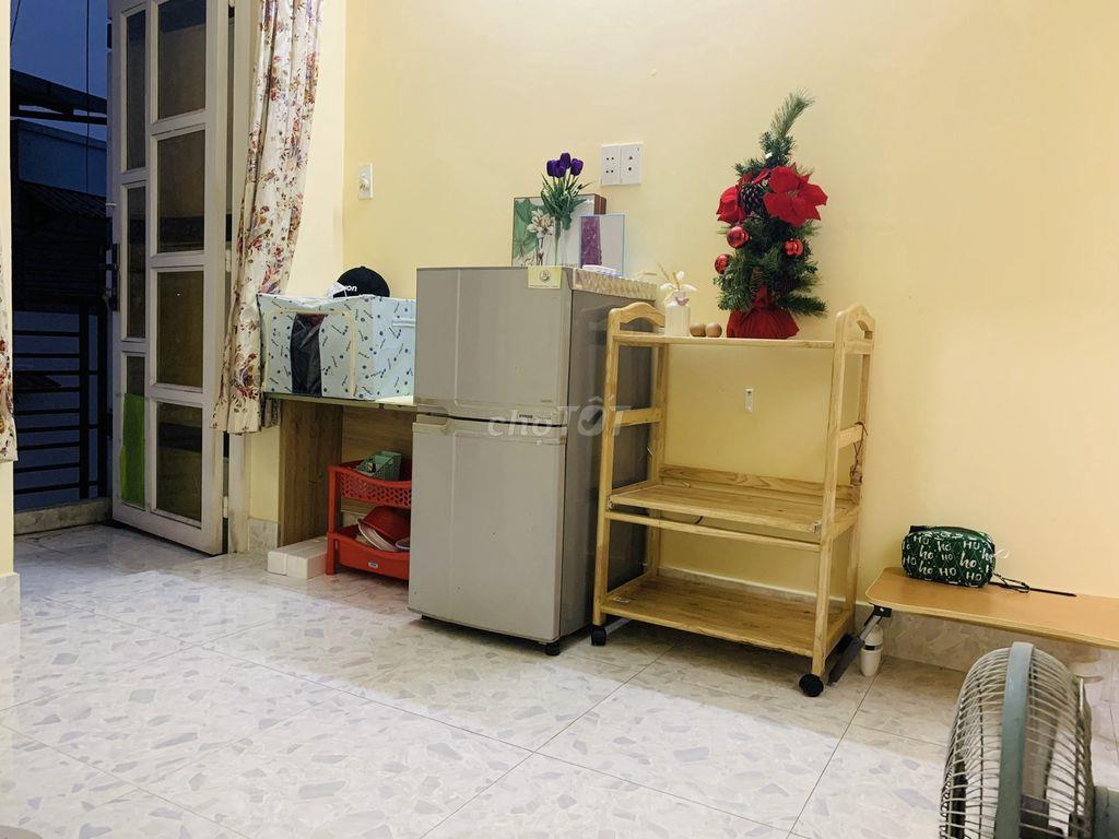 Chính chủ cho thuê phòng ban công đường Vạn Kiếp