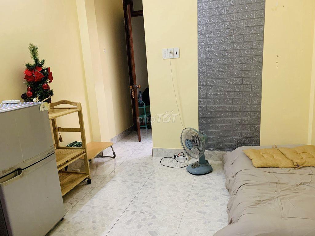 Chính chủ cho thuê phòng ban công đường Vạn Kiếp