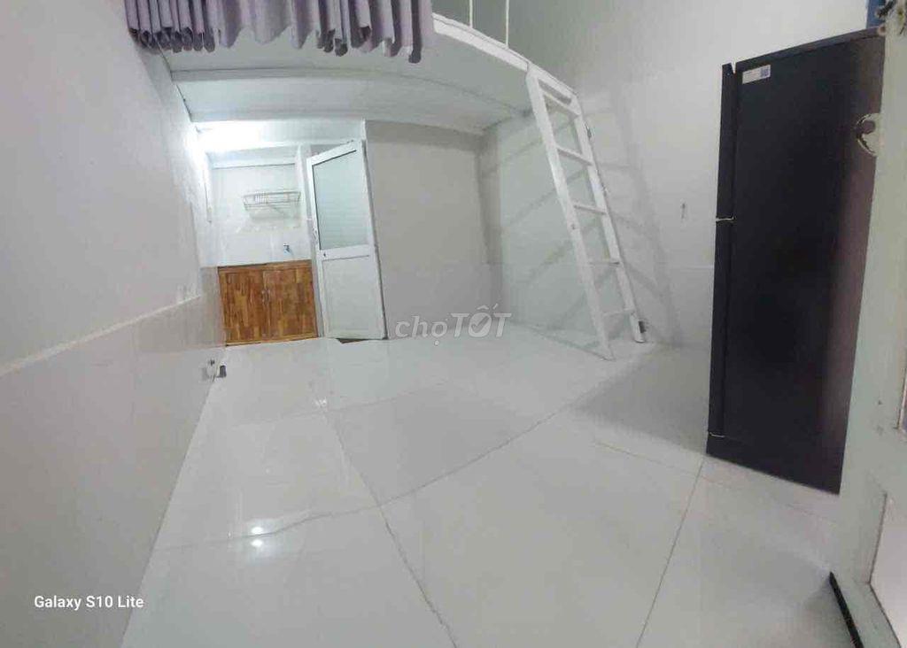 Phòng có gác 18m2 hẻm Quang Trung- Sẵn máy lạnh- nuôi pet-2tr5