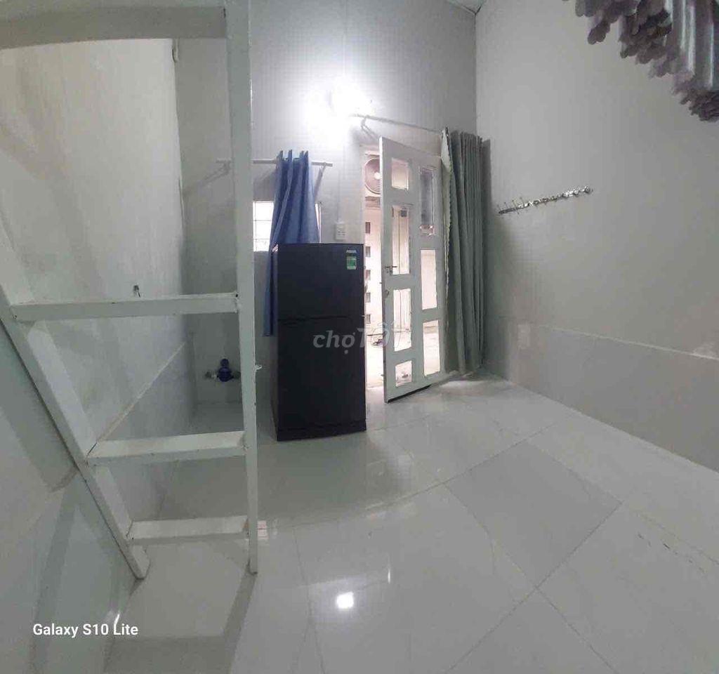 Phòng có gác 18m2 hẻm Quang Trung- Sẵn máy lạnh- nuôi pet-2tr5