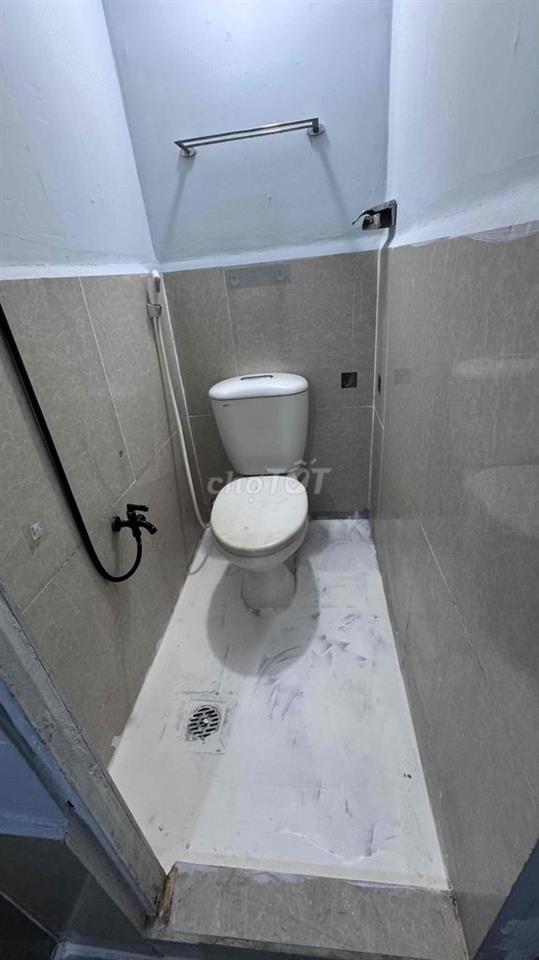 Nhà nguyên căn 1 trệt 1 lầu căn 3 phòng ngủ - 3 toilet - 3 máy lạnh