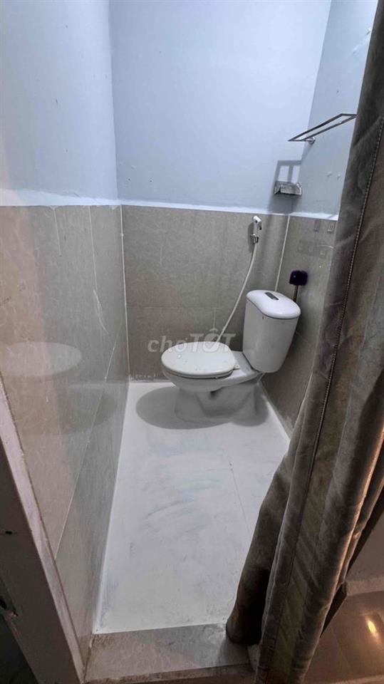 Nhà nguyên căn 1 trệt 1 lầu căn 3 phòng ngủ - 3 toilet - 3 máy lạnh
