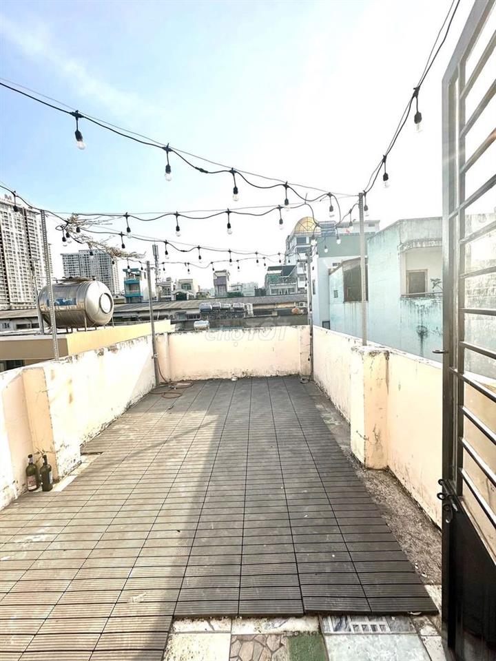 Ở ghép Q1 cách Cao Đẳng Kỹ Thuật Cao Thắng 500m