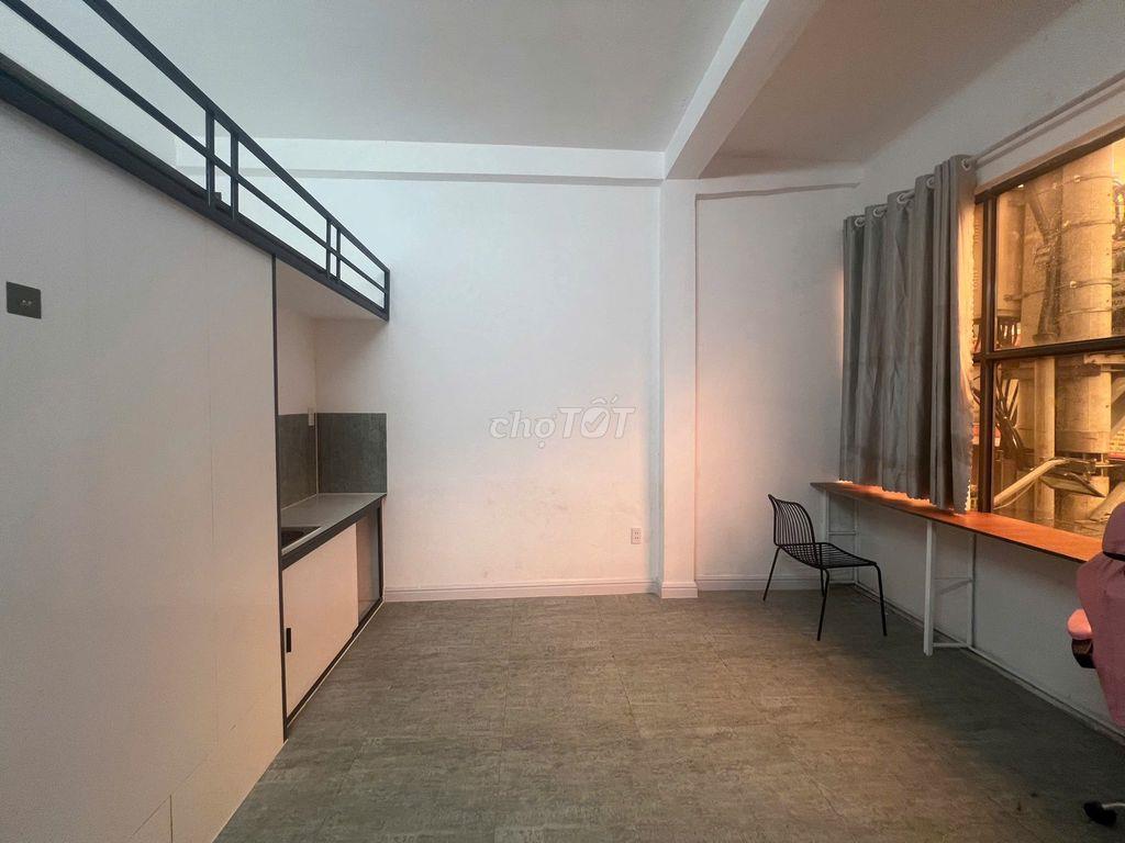 Cho thuê căn hộ ban công full nội thất gần Chợ Tân Định Quận 1