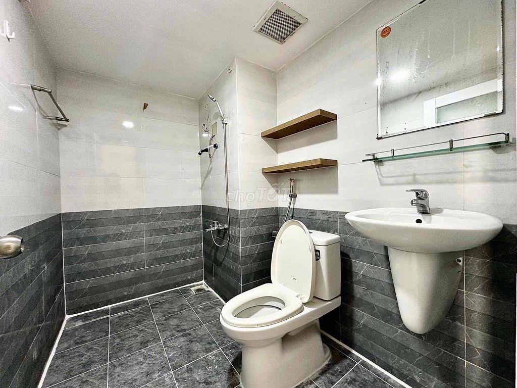 Studio Full nội thất ban công rộng gần ngay trung tâm Q1
