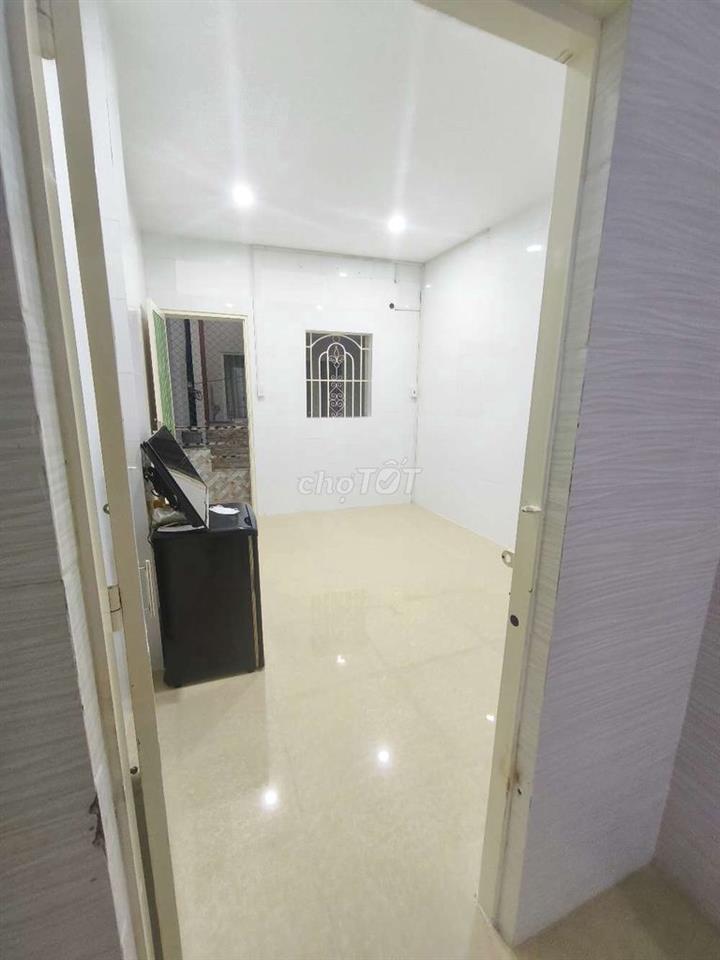 phòng trọ trung tâm q1 , 2 phút đi bộ ra Bùi Viện