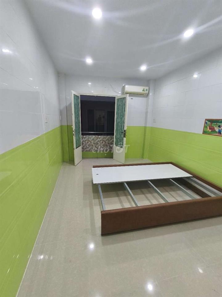 phòng trọ trung tâm q1 , 2 phút đi bộ ra Bùi Viện