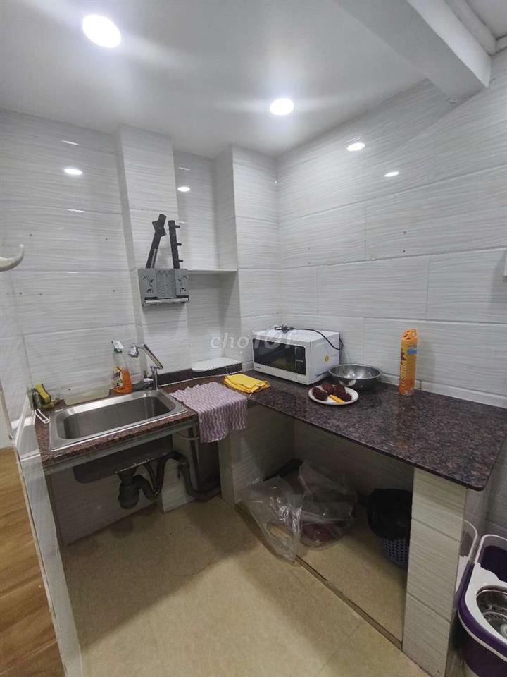 phòng trọ trung tâm q1 , 2 phút đi bộ ra Bùi Viện