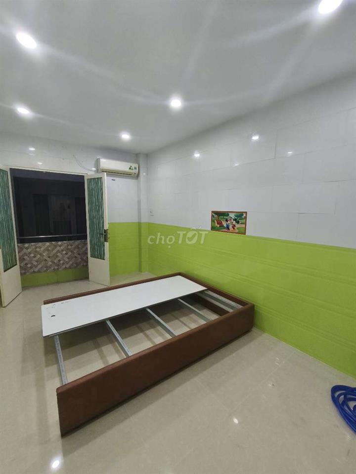 phòng trọ trung tâm q1 , 2 phút đi bộ ra Bùi Viện