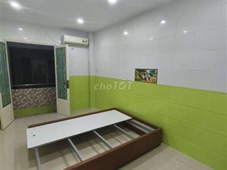 phòng trọ trung tâm q1 , 2 phút đi bộ ra Bùi Viện