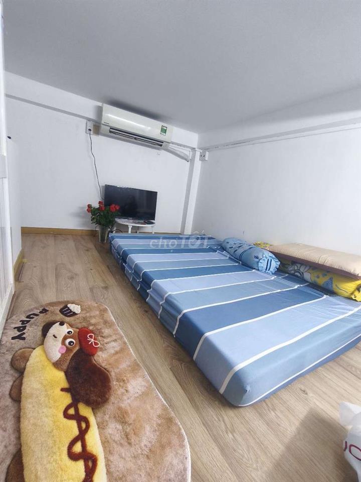 phòng trọ trung tâm q1 , 2 phút đi bộ ra Bùi Viện
