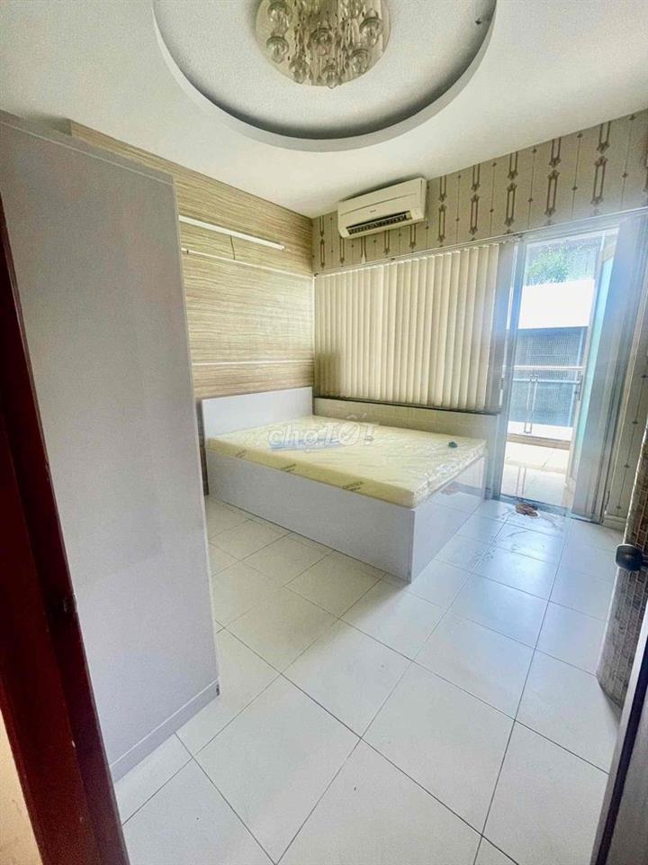 CẦN PASS NHANH PHÒNG STUDIO BAN CÔNG, 25m2 TT QUẬN 1. GIÁ 5TR
