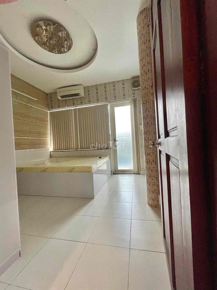 CẦN PASS NHANH PHÒNG STUDIO BAN CÔNG, 25m2 TT QUẬN 1. GIÁ 5TR