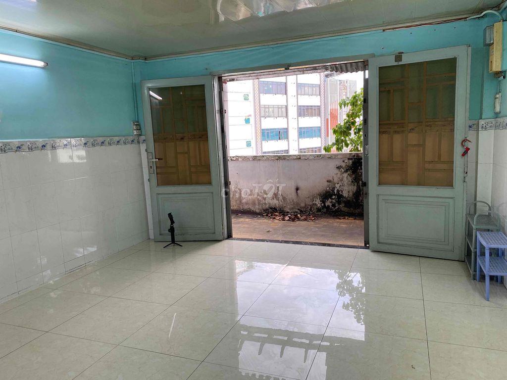 Chung cư 2PN lầu 3 - 352 Trần Phú, Quận 5