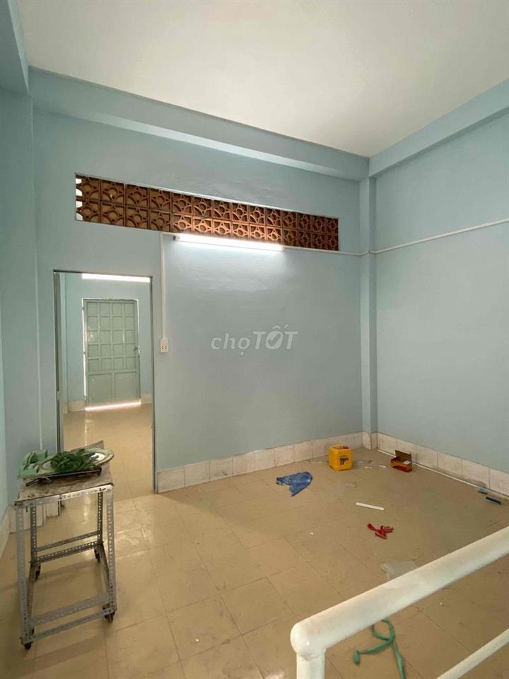 Nhà 2MT Lạc Long Quân, tiện kinh doanh