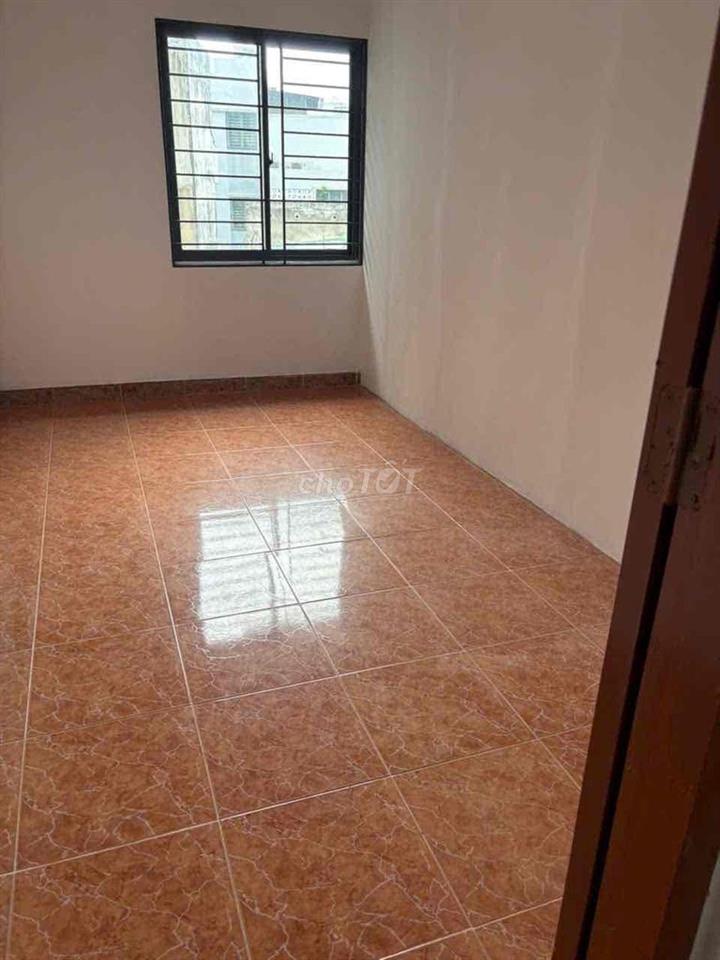Chung cư lầu 1 2PN mặt tiền CMT8, P.15, Quận 10