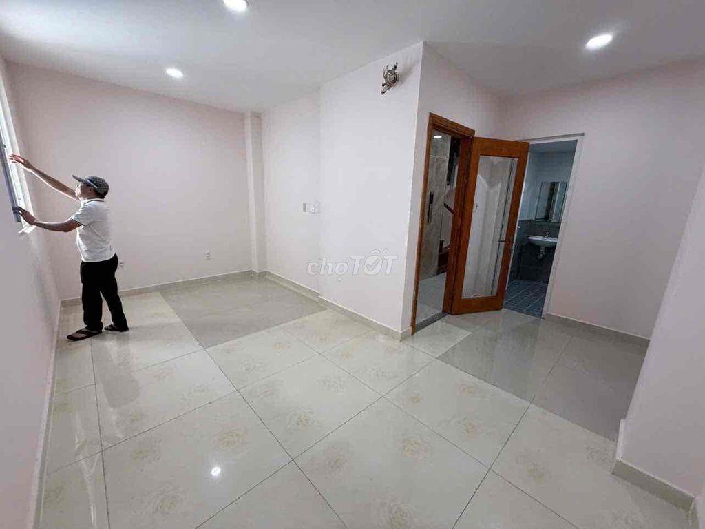 Mặt tiền Lý Thái Tổ 4,2x20m 10PN 10WC - Phù hợp văn phòng/lưu trú