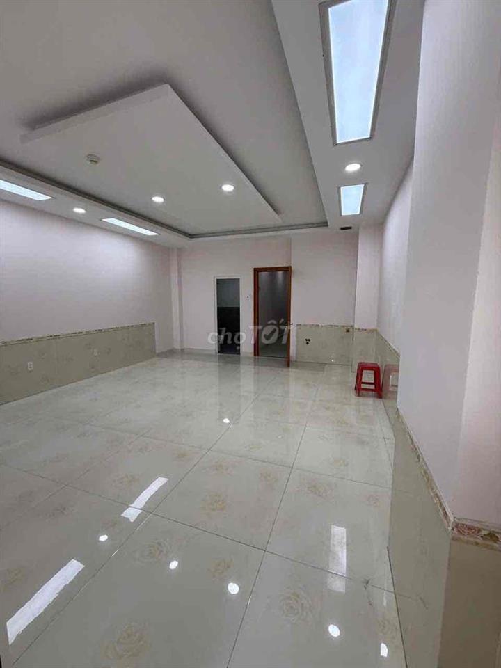 Mặt tiền Lý Thái Tổ 4,2x20m 10PN 10WC - Phù hợp văn phòng/lưu trú