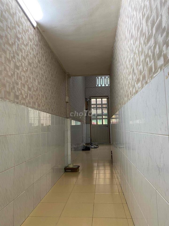 Chung cư lầu 1 - 173A Phùng Hưng 2PN 1WC sẵn 2 máy lạnh