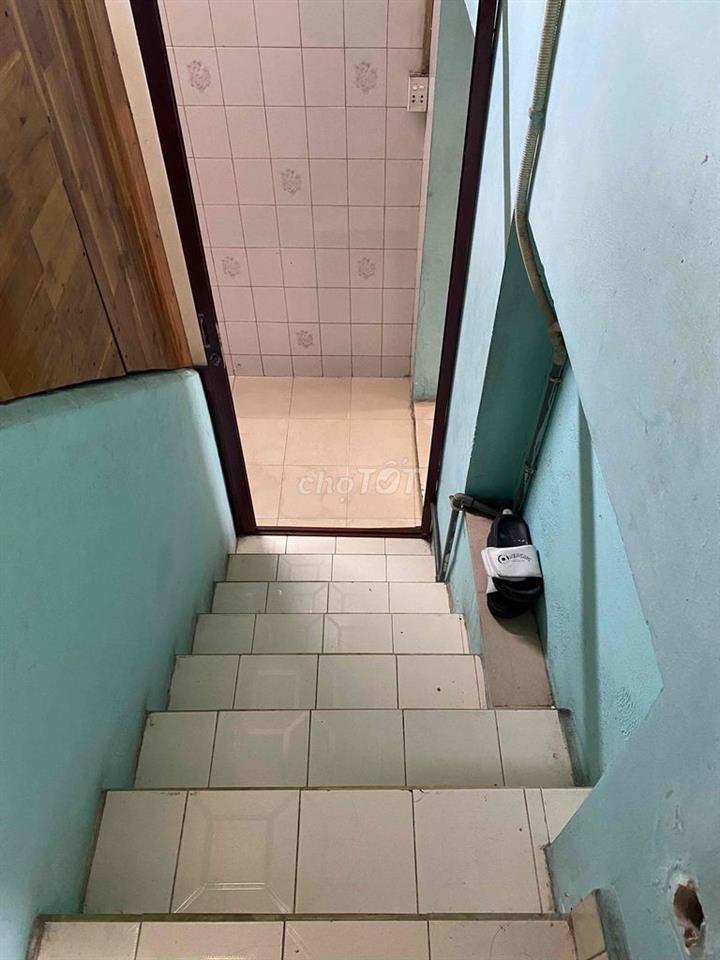 Chung cư lầu 1 - 173A Phùng Hưng 2PN 1WC sẵn 2 máy lạnh