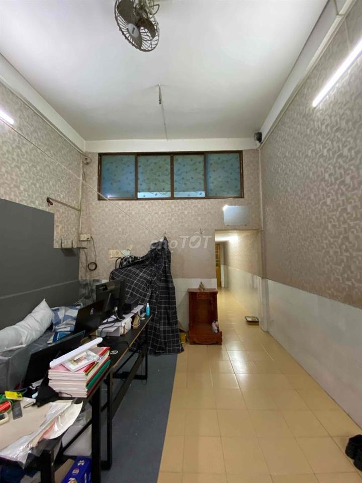 Chung cư lầu 1 - 173A Phùng Hưng 2PN 1WC sẵn 2 máy lạnh