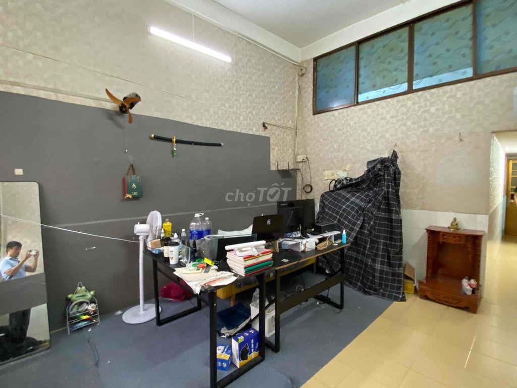 Chung cư lầu 1 - 173A Phùng Hưng 2PN 1WC sẵn 2 máy lạnh