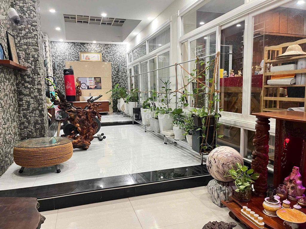 Căn Hộ Biệt thự trung tâm