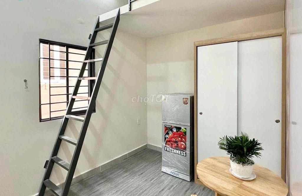 TRỐNG 1 PHÒNG CÓ GÁC - CỬA SỔ TRỜI - NGAY VÒNG XOAY DÂN CHỦ