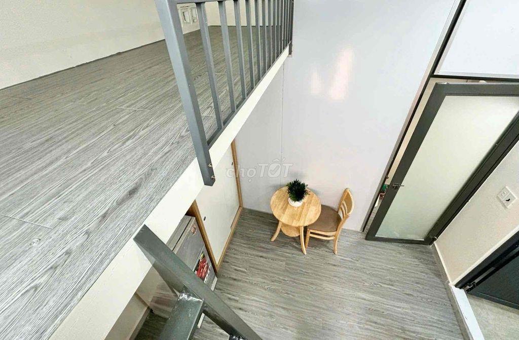 TRỐNG 1 PHÒNG CÓ GÁC - CỬA SỔ TRỜI - NGAY VÒNG XOAY DÂN CHỦ