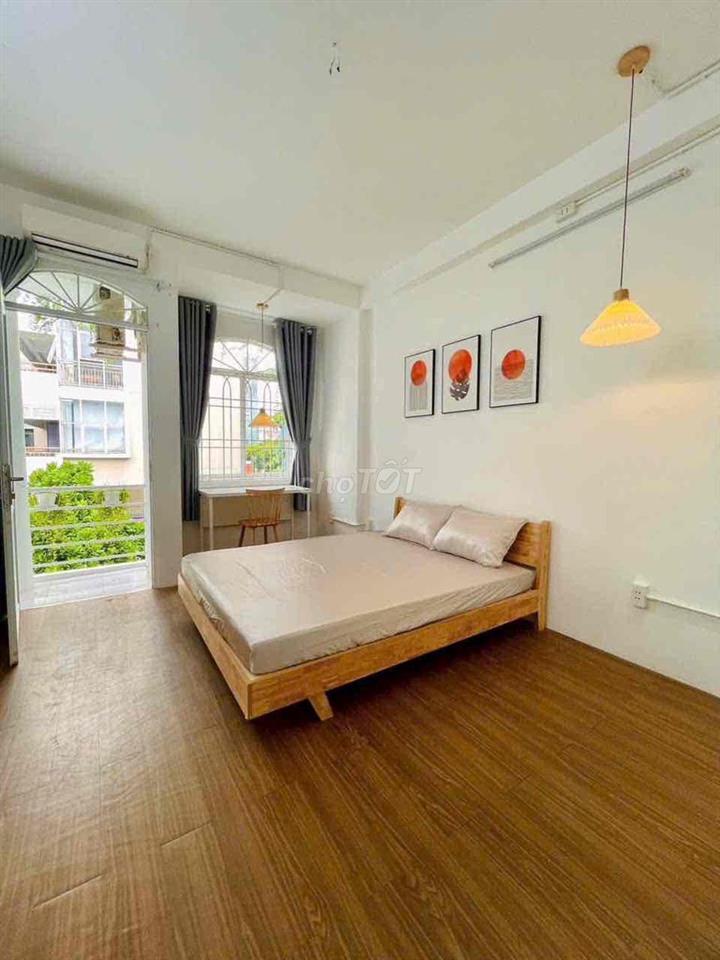 CHO THUÊ STUDIO BAN CÔNG FULL NỘI THẤT NGAY KHU BÀN CỜ