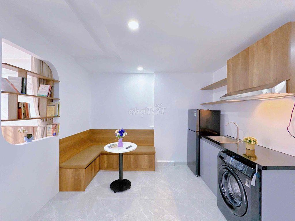 Vừa Trống 1 Phòng ngủ, ban công, ngay quận 10, view landmark