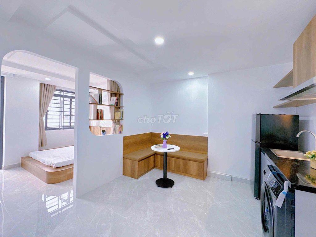Vừa Trống 1 Phòng ngủ, ban công, ngay quận 10, view landmark