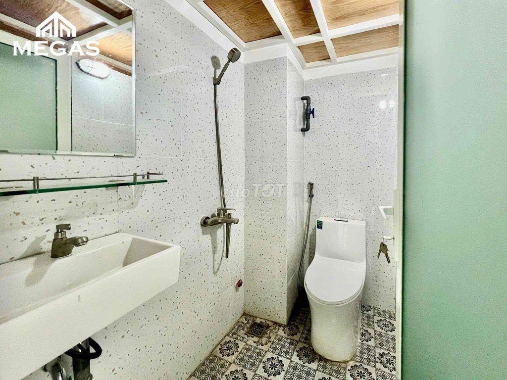 DUPLEX CỬA SỔ NGAY HÒA BÌNH- LŨY BÁN BÍCH- ĐẦM SEN NGAY ĐH HỒNG BÀNG