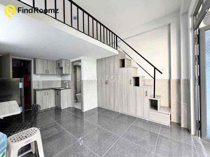 DUPLEX BALCONY RỘNG 35m2  ngay VẠN HẠNH MALL QUA ĐH KINH TẾ HCM 2 phút