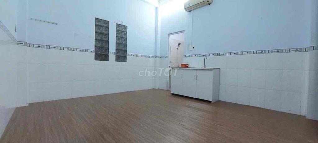 🔥Phòng trọ giá hssv gần cầu Nguyễn Văn Cừ trống sẵn thang máy