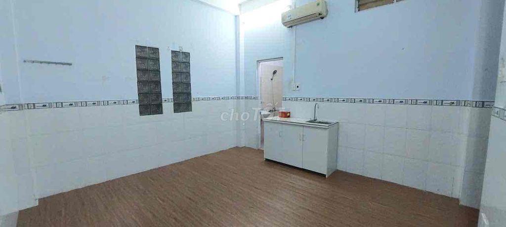 🔥Phòng trọ giá hssv gần cầu Nguyễn Văn Cừ trống sẵn thang máy