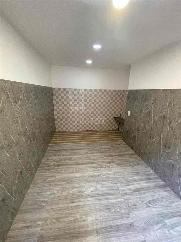 🔥Phòng gác gần ueh , sư  phạm , gần cầu Nguyễn Tri Phương sẵn máy lạnh