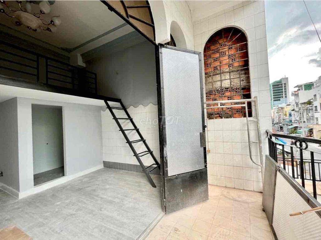 🔥Phòng gác rộng rãi thoáng gần đh y dược , đh ueh , sẵn máy lạnh