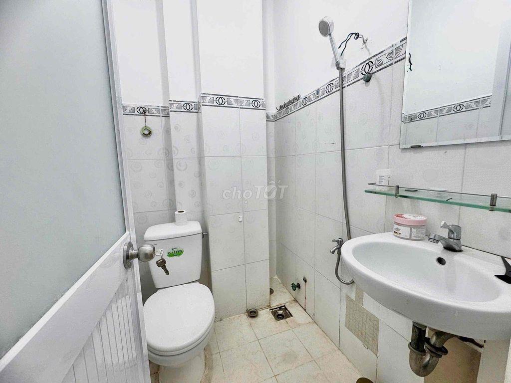 🔥Phòng trọ cửa sổ 10p qua ĐH Y DƯỢC , ĐH UEH , ĐH BÁCH KHOA trống sẵn